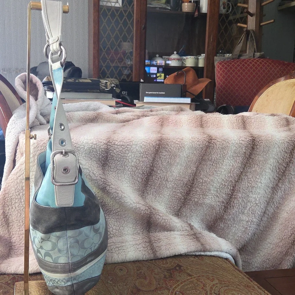 Coach Wave Patchwork Rare Shoulderbag F10653 2006 $350 Estimated Retail GUC - Picture 6 of 16